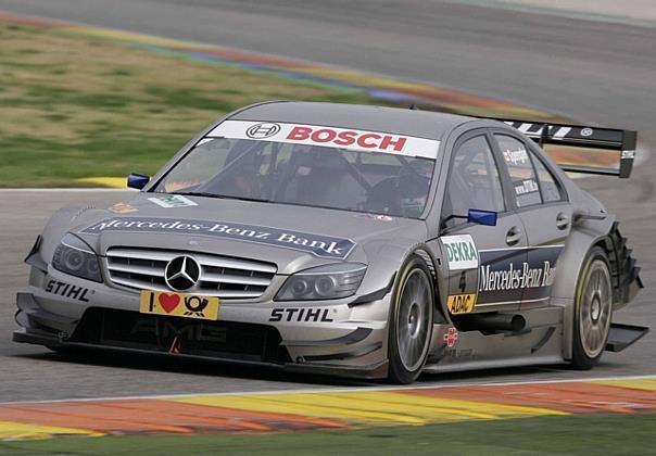 Einheitsreifen in der DTM: Er hat eine neue Laufflächenmischung, die im Hochtemperaturbereich eine verbesserte Stabilität liefert, sagte Michael Bellmann, Leiter Motorsport bei Dunlop, während den DTM-Testfahrten in Valencia. Foto: auto-reporter.net